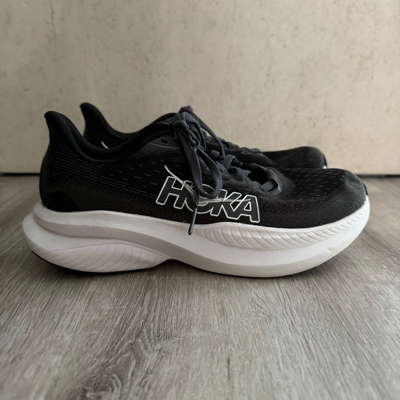HOKA Women’s Mach 6 Running Shoes Black & White Size 6 Athletic - Picture 1 of 12